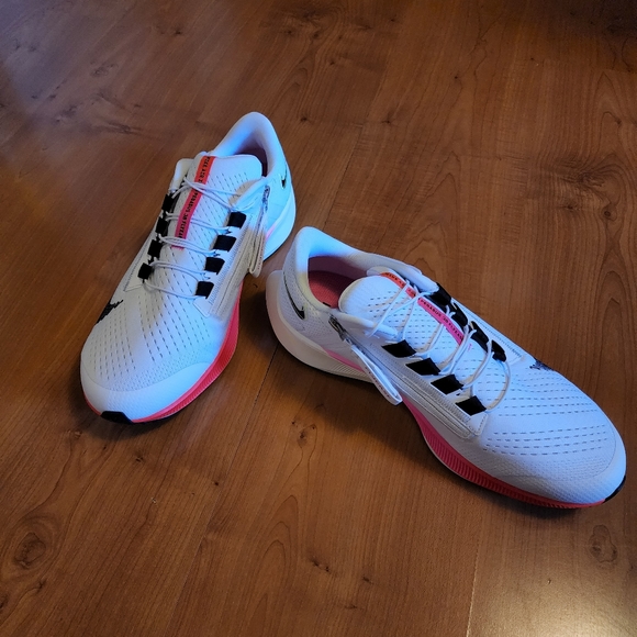 Nike Air Zoom Pegasus 38 Flyease 4E - Picture 2 of 2